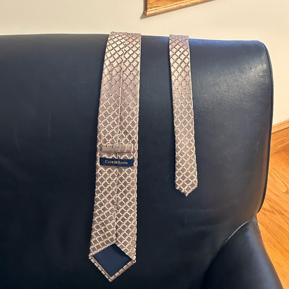 Dress tie